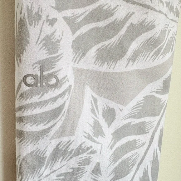 ALO YOGA Mid Rise Airbrush Leggings Palm Springs Palm Leaf Womens S Pilates Gym - Picture 5 of 6